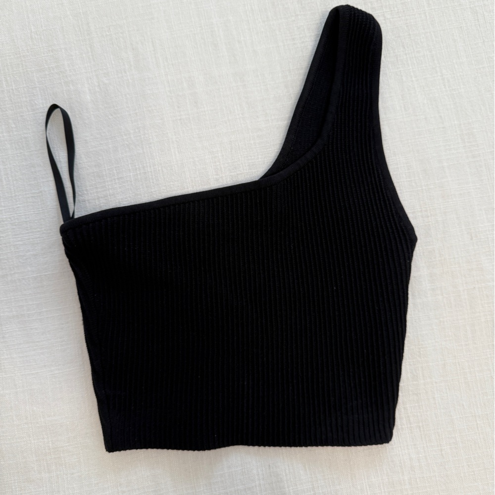 Aritzia black one shoulder cropped tank